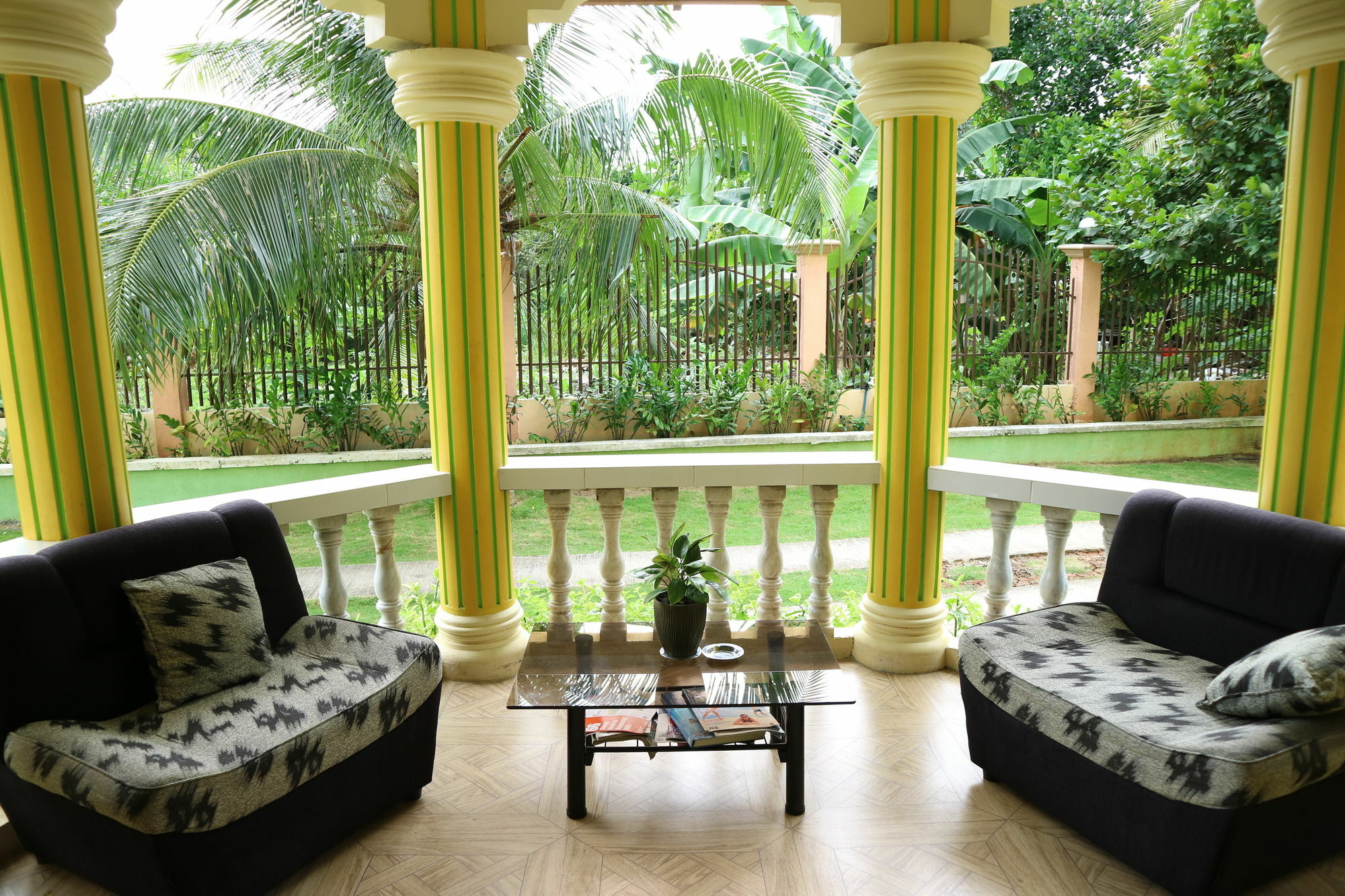 Oyo 422 Villa Emilia Pension House بنغلاو المظهر الخارجي الصورة