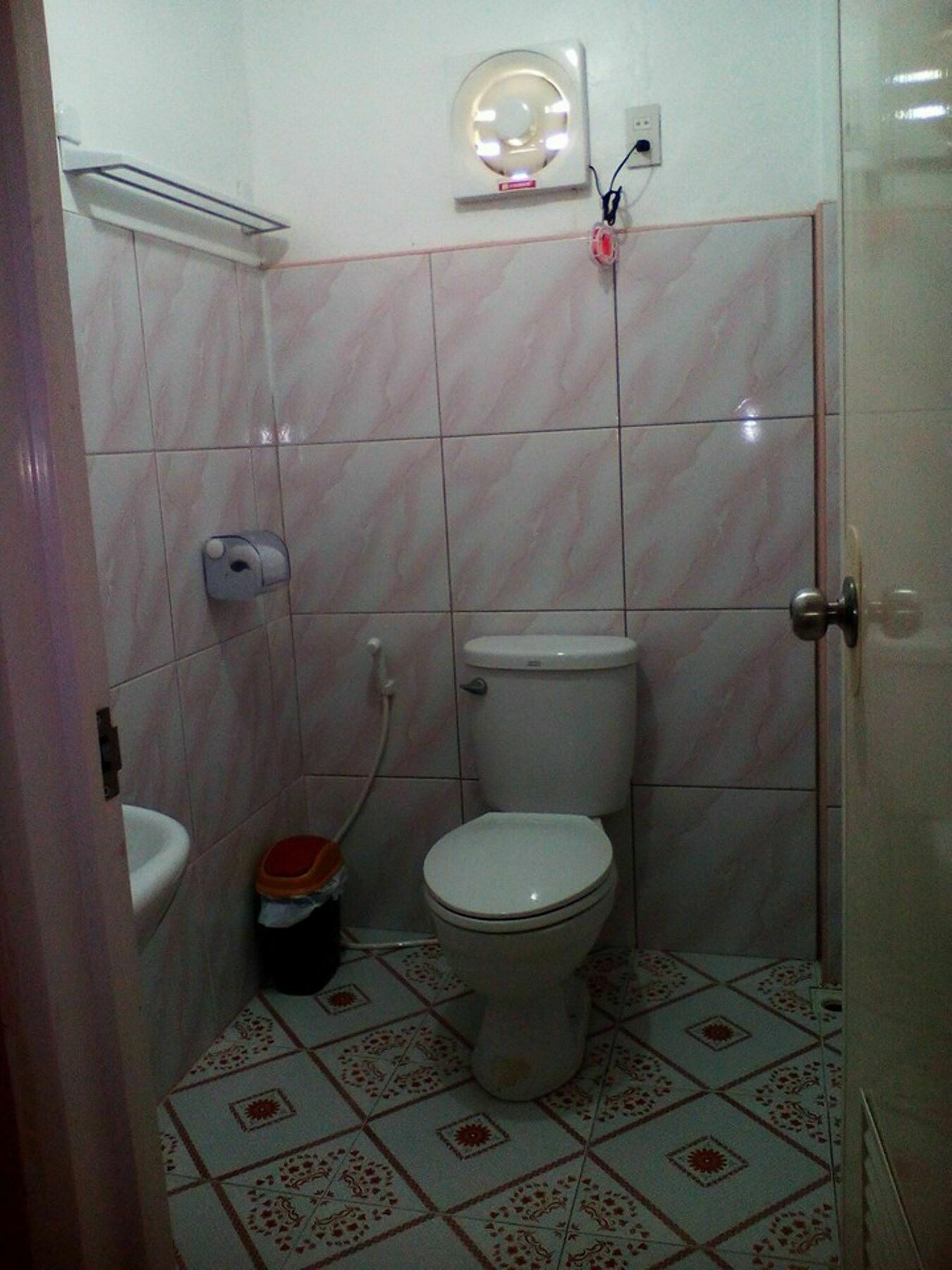 Oyo 422 Villa Emilia Pension House بنغلاو المظهر الخارجي الصورة