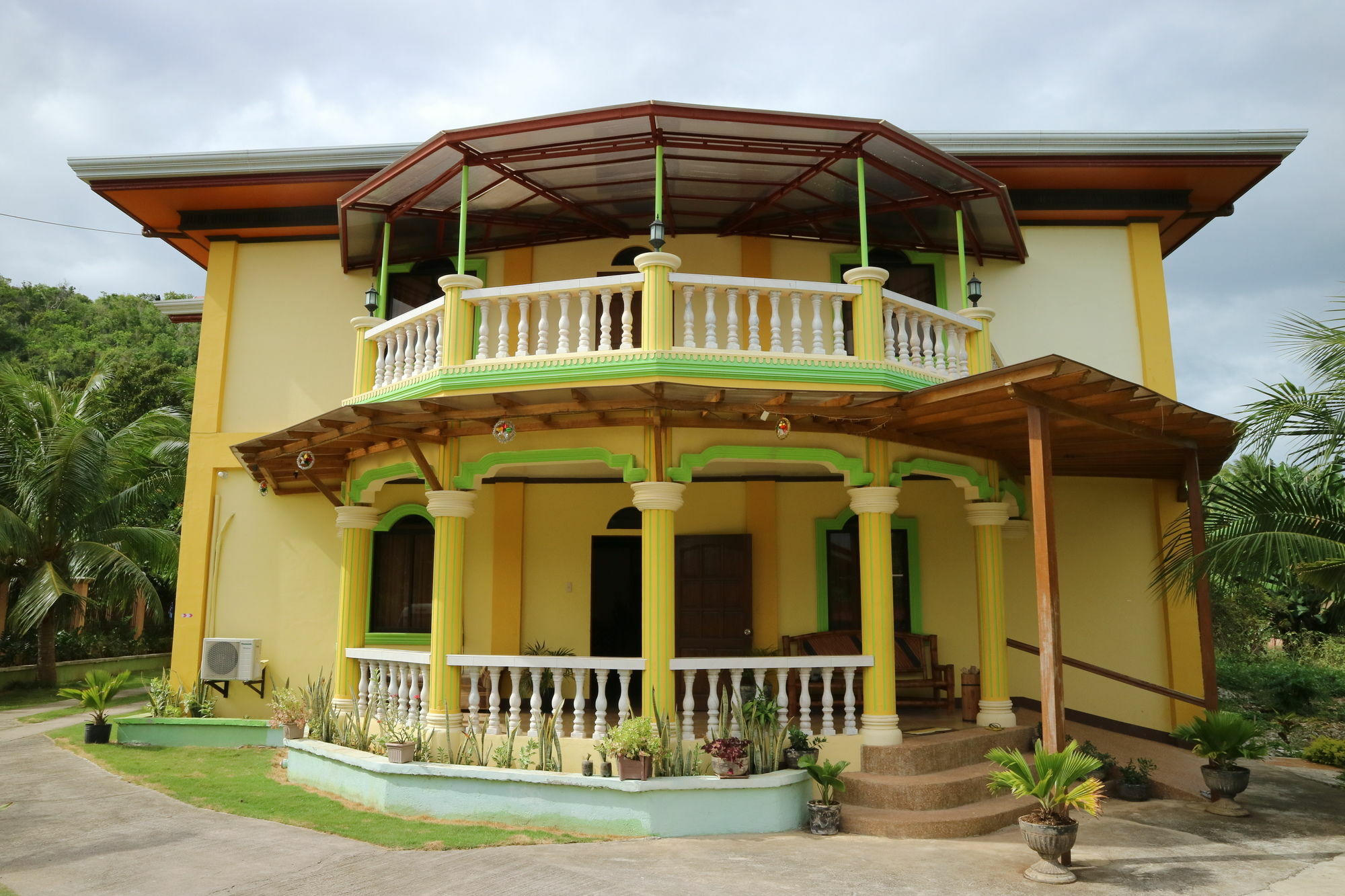 Oyo 422 Villa Emilia Pension House بنغلاو المظهر الخارجي الصورة