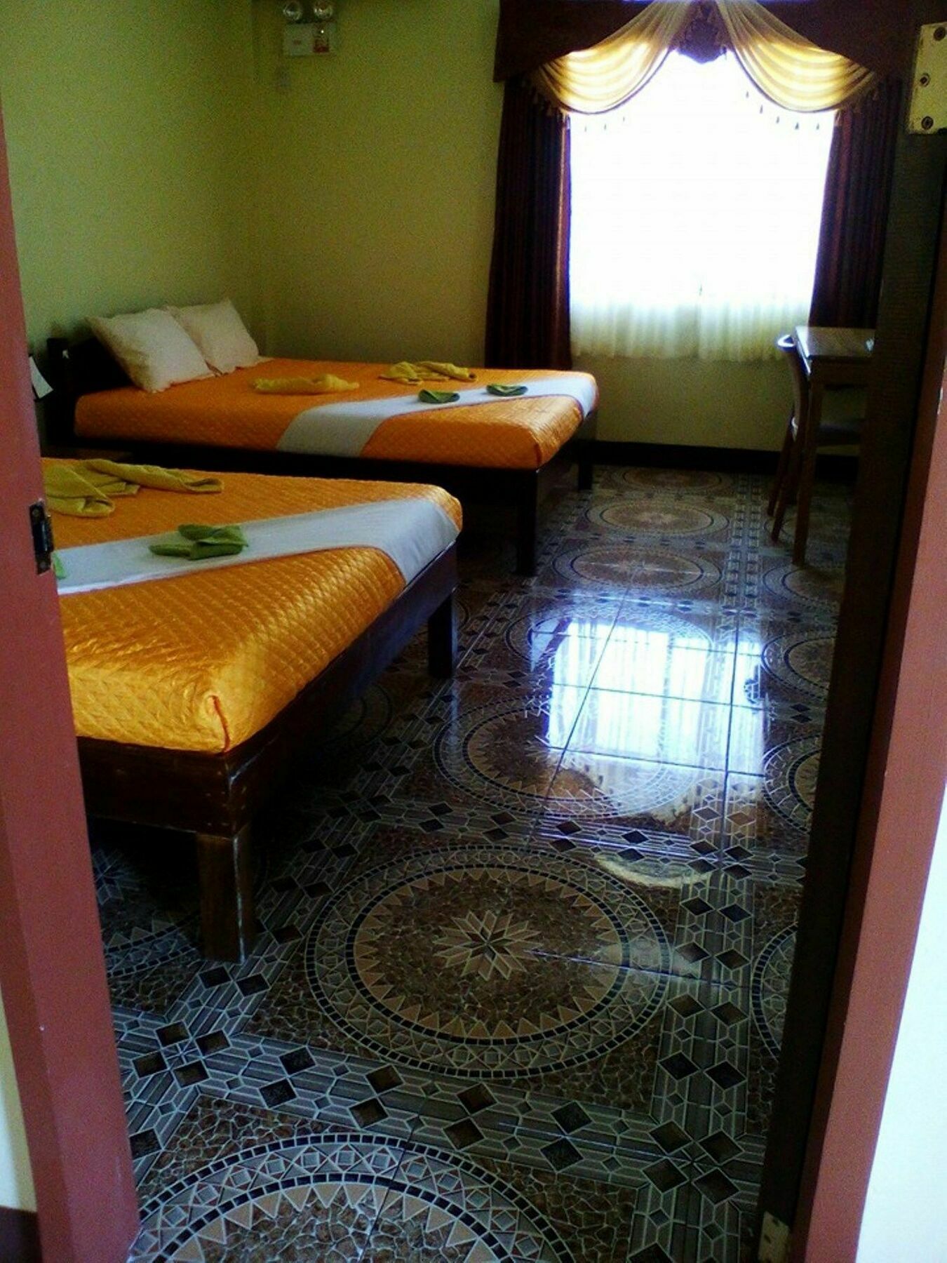 Oyo 422 Villa Emilia Pension House بنغلاو المظهر الخارجي الصورة
