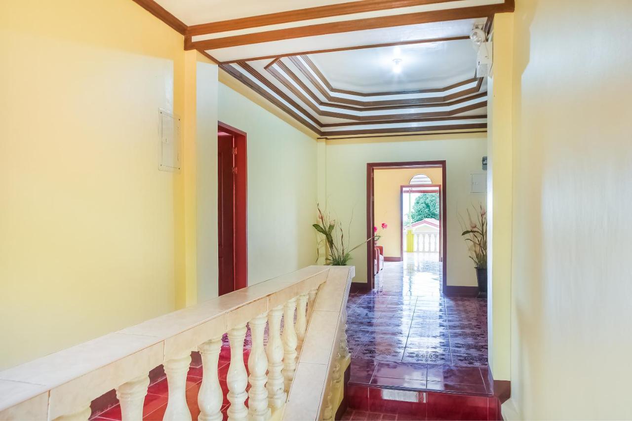 Oyo 422 Villa Emilia Pension House بنغلاو المظهر الخارجي الصورة