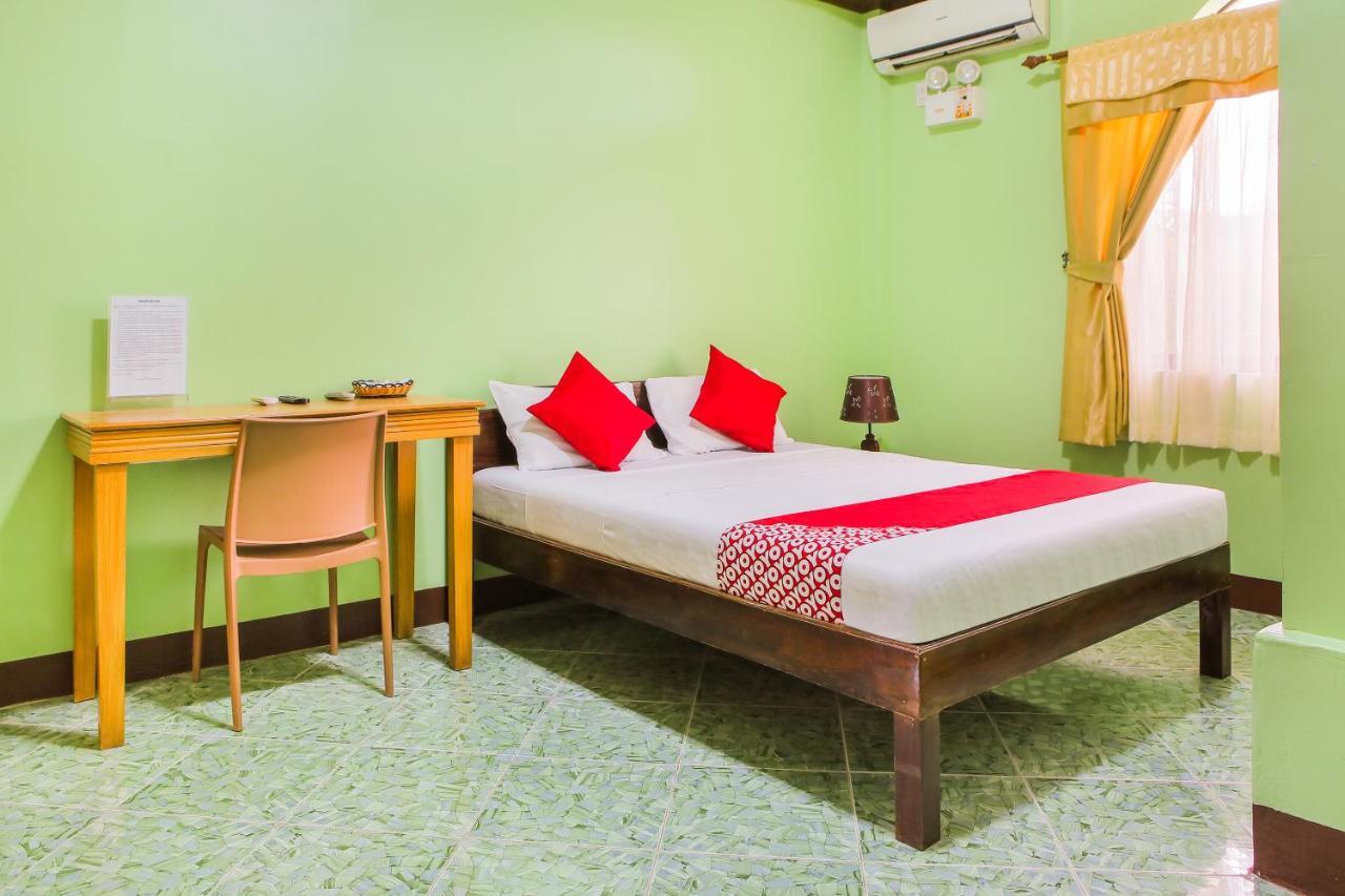 Oyo 422 Villa Emilia Pension House بنغلاو المظهر الخارجي الصورة